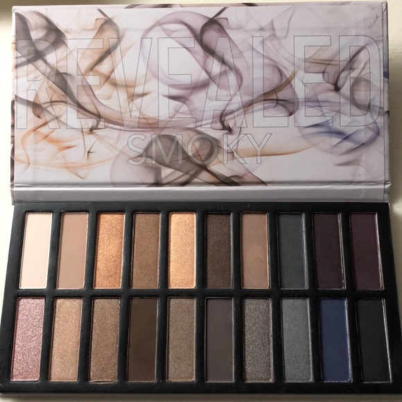 Coastal Scents Smoky Eyeshadow Palette - Picture 1 of 2